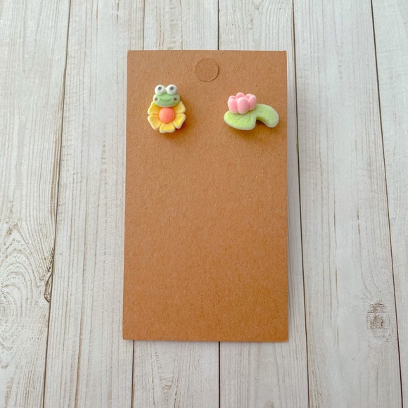 🖤 Fuzzy Frog, Flower, and Lilypad Studs - Picture 3 of 5
